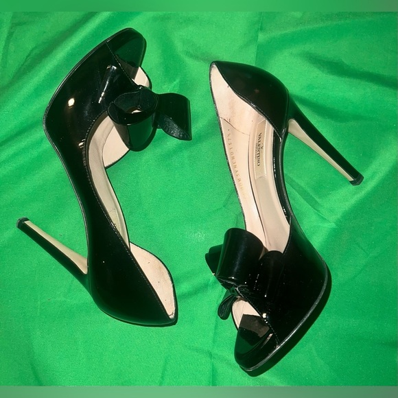 Elegant Black Patent Leather Valentino Heels with Bow size 37.5 - Picture 8 of 16